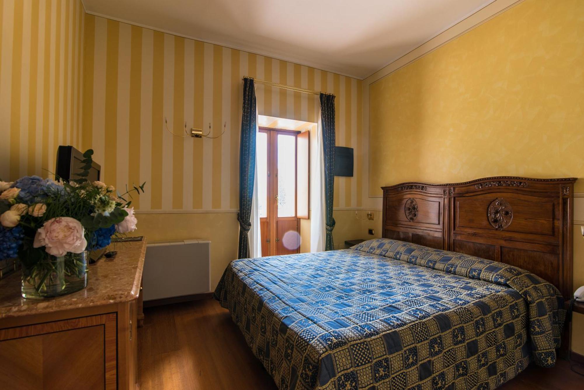 Hotel Porta Del Sole ソイアーノ・デル・ラーゴ エクステリア 写真