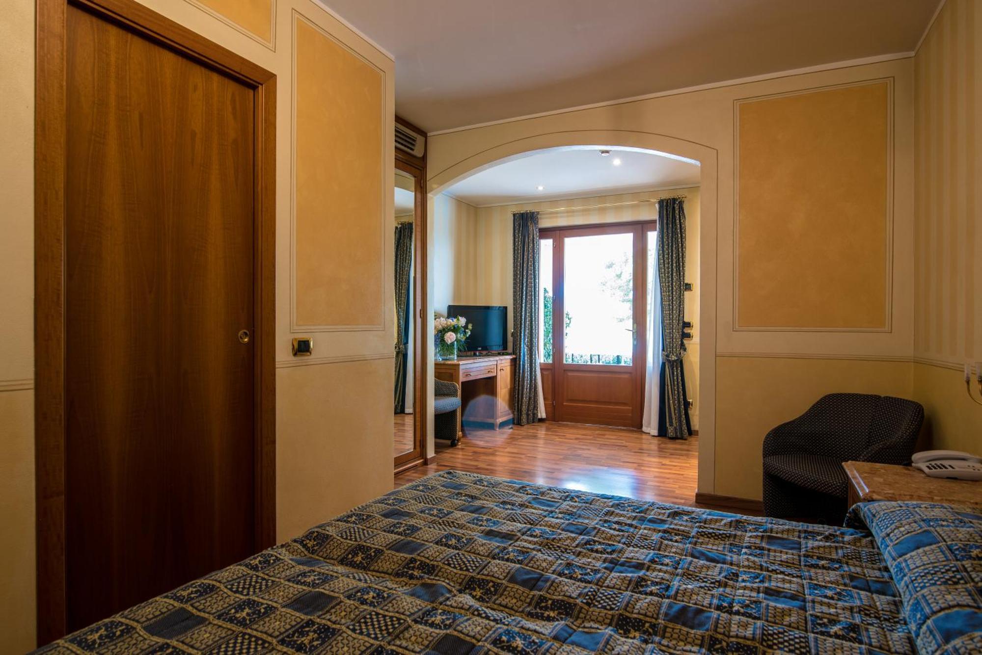 Hotel Porta Del Sole ソイアーノ・デル・ラーゴ エクステリア 写真