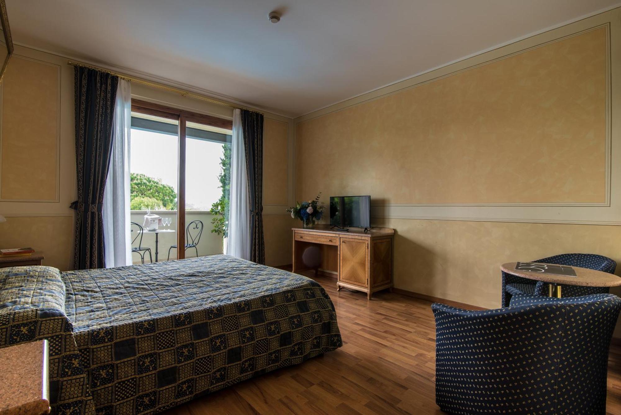 Hotel Porta Del Sole ソイアーノ・デル・ラーゴ エクステリア 写真