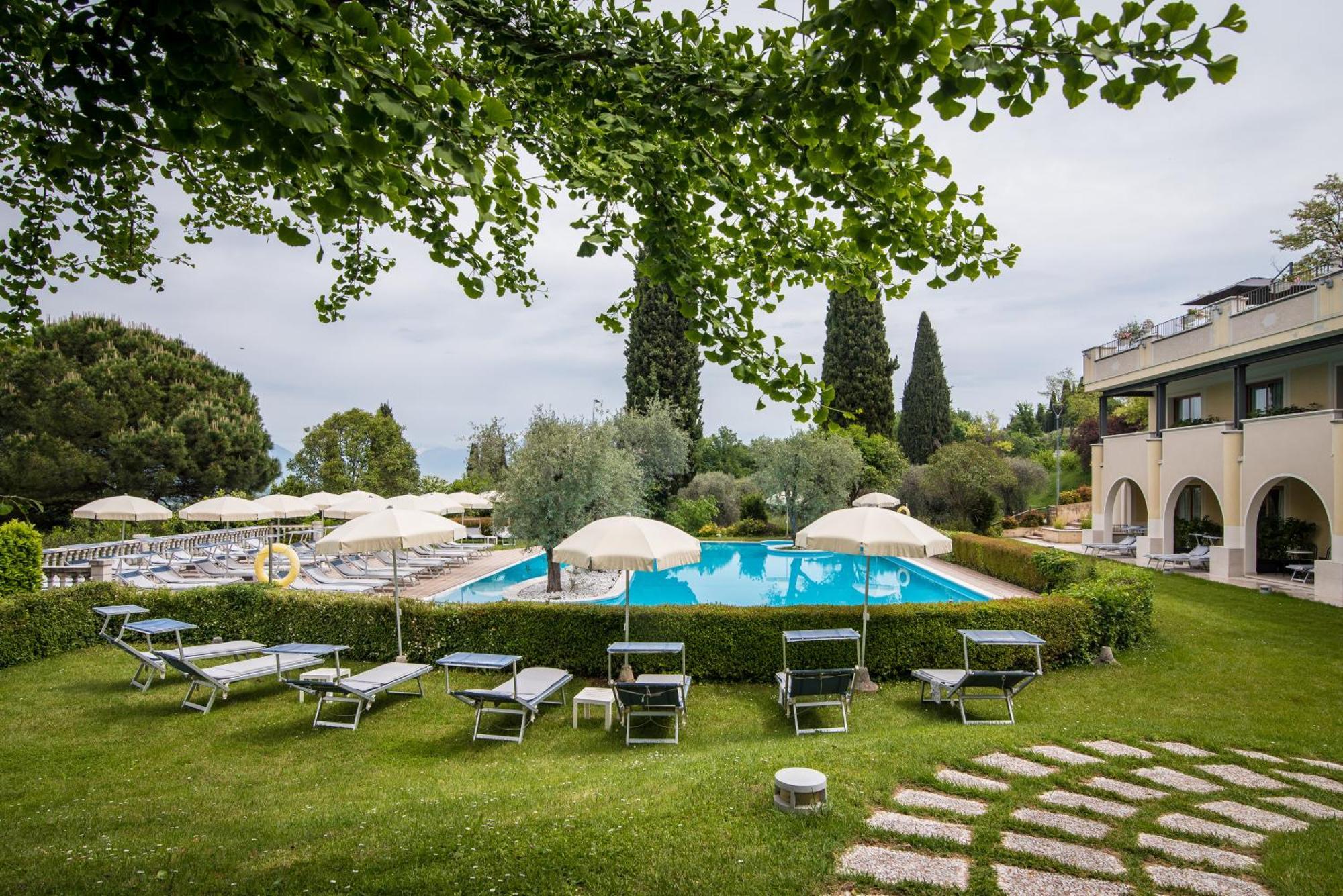 Hotel Porta Del Sole ソイアーノ・デル・ラーゴ エクステリア 写真