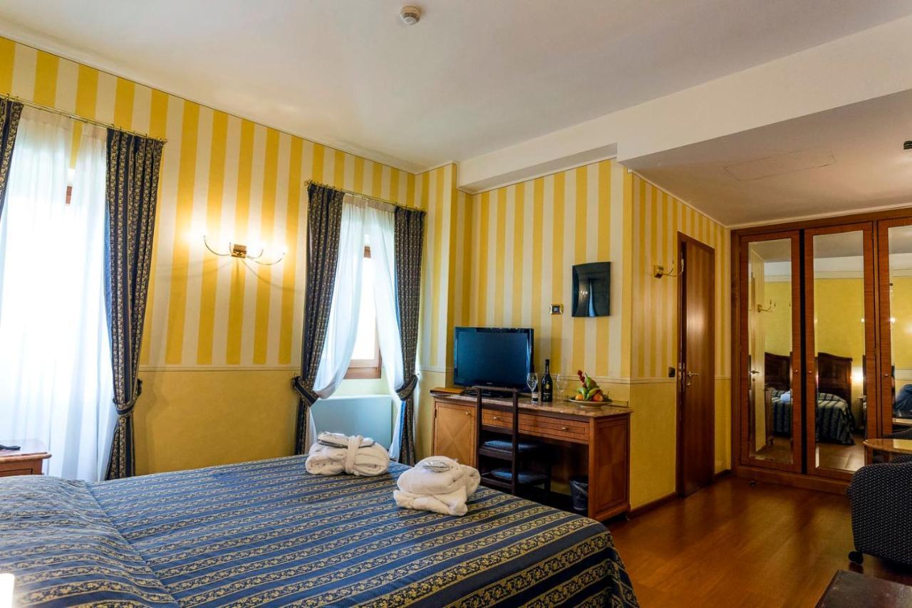 Hotel Porta Del Sole ソイアーノ・デル・ラーゴ エクステリア 写真